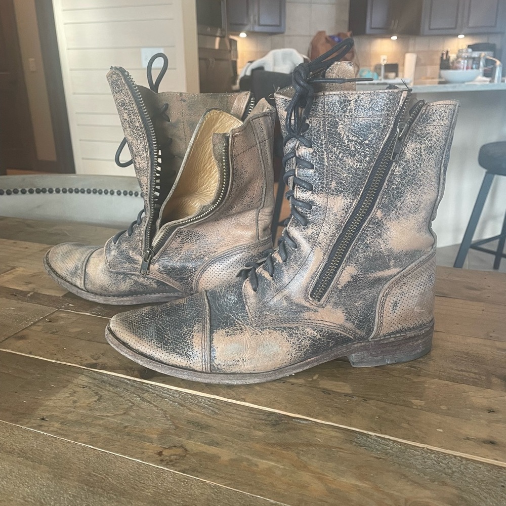 Woman’s Bed Stu Boots
